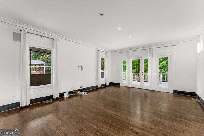 Building Photo - 546 Candler Park Dr NE