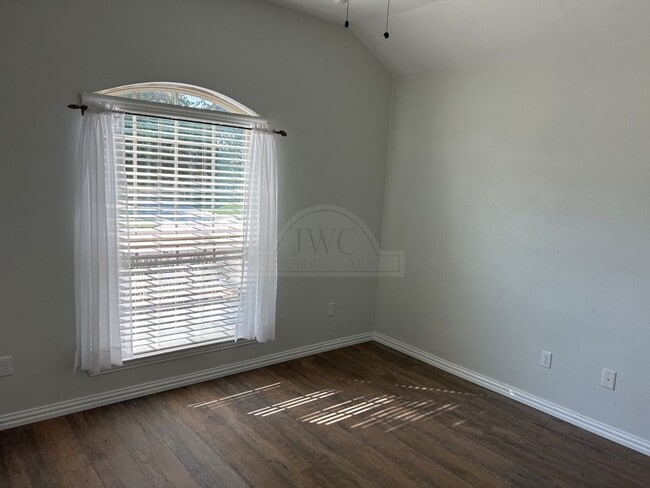 Building Photo - 6311 Serpentine Dr