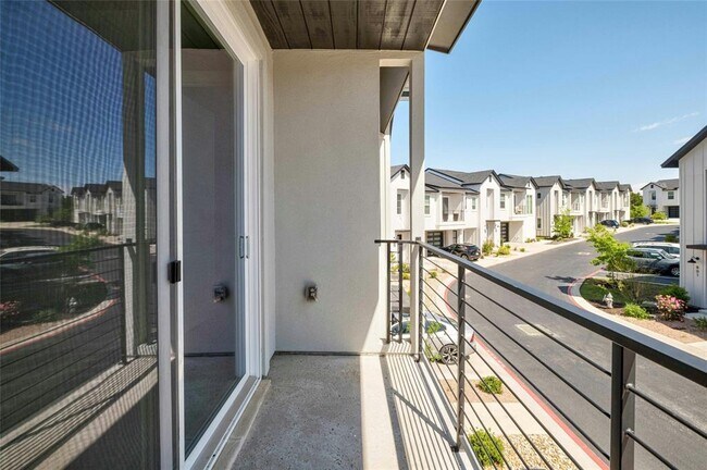 Building Photo - 12001 Vista Parke Dr