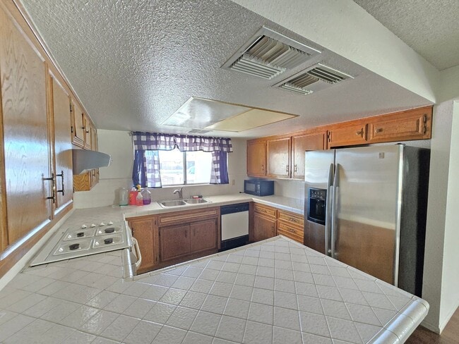 Building Photo - 440 Cheyenne Cir