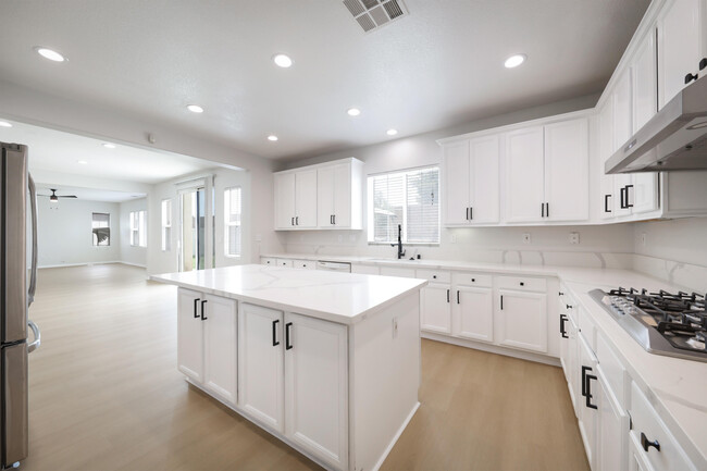 Building Photo - 5702 Segovia Way