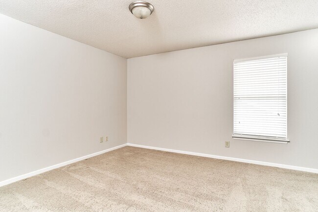 Building Photo - 3 BD + Loft in HSE Schools!