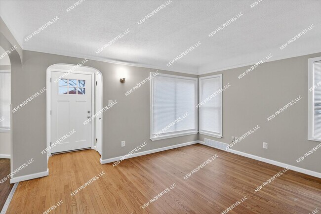 Building Photo - Lovely 3-Bedroom, 1.5-Bathroom Brick Bungalow for Rent in Redford Twp.!