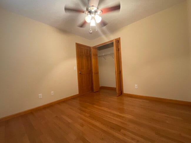 Building Photo - Short term - Clean and tidy 3 bedroom/1 bath near Cherokee Park