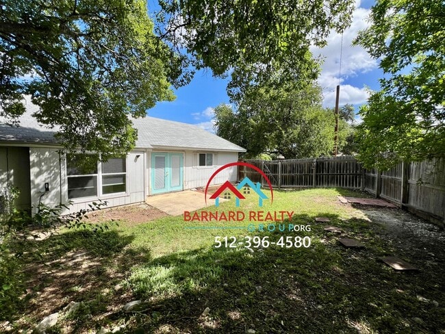 Building Photo - Available July 12: Duplex Close to Texas S...