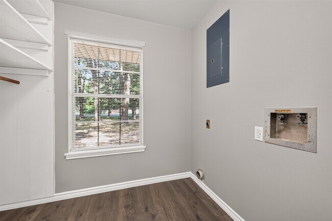 Building Photo - 611 Dogwood Trail