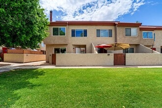 Building Photo - Stylish Dobson Glen Townhome | Updated Kitchen, Loft & Pool Access