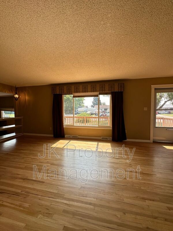 Building Photo - 710 48th St S