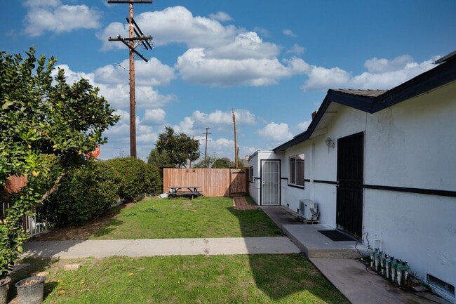 Building Photo - 4452Cogs