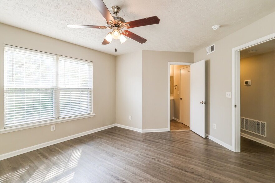 Building Photo - 4321 Willowview Blvd