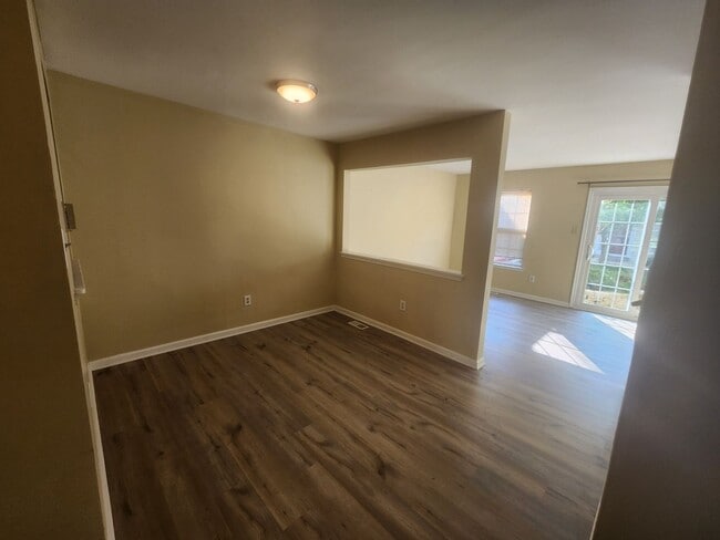 Building Photo - Patriot's Ridge 2 Bd / 1.5 Bth Condo in Ce...