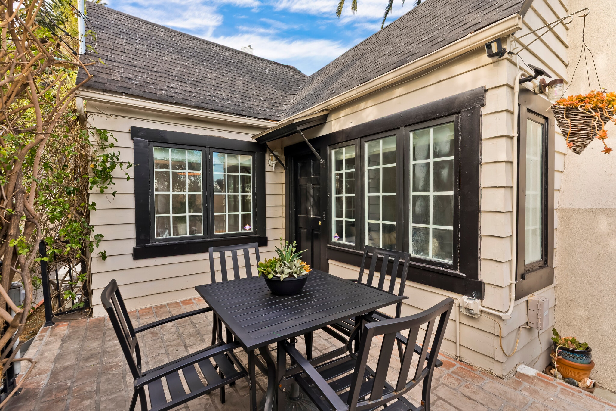 Building Photo - 2427 N Gower St