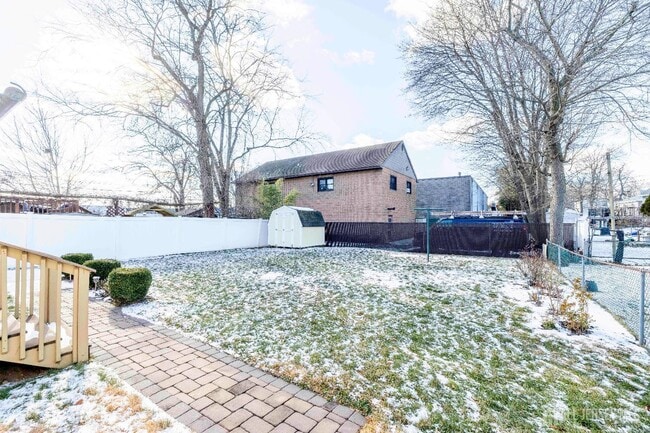 Building Photo - 301 Central Ave