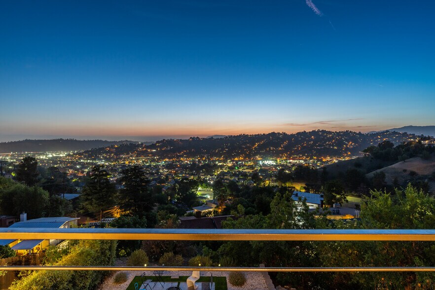 Building Photo - 3743 Latrobe St