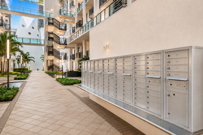Building Photo - 6000 Collins Ave