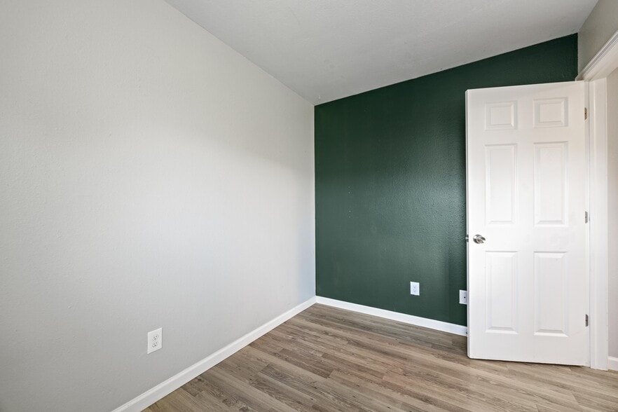 Building Photo - 1615 Cottonwood Dr