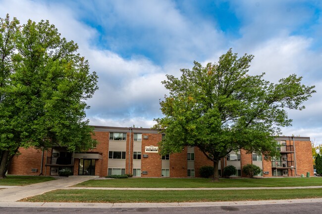 Fargo, ND Pacific Park Apartments | Exterior - Pacific Park I