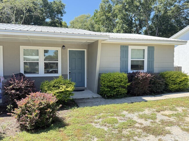 Building Photo - 116A Montrose Dr