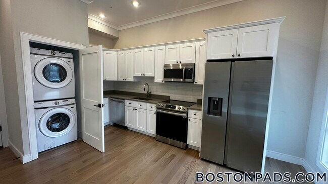 Building Photo - 16-18 HighGate St.