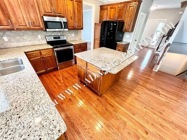 Building Photo - MOVE IN SPECIAL!! Beautiful 4 Bed/4 Bath H...