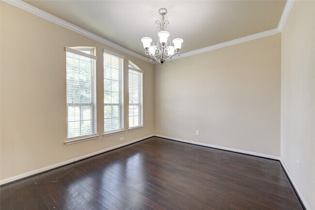 Building Photo - 15727 Whisper Woods Dr