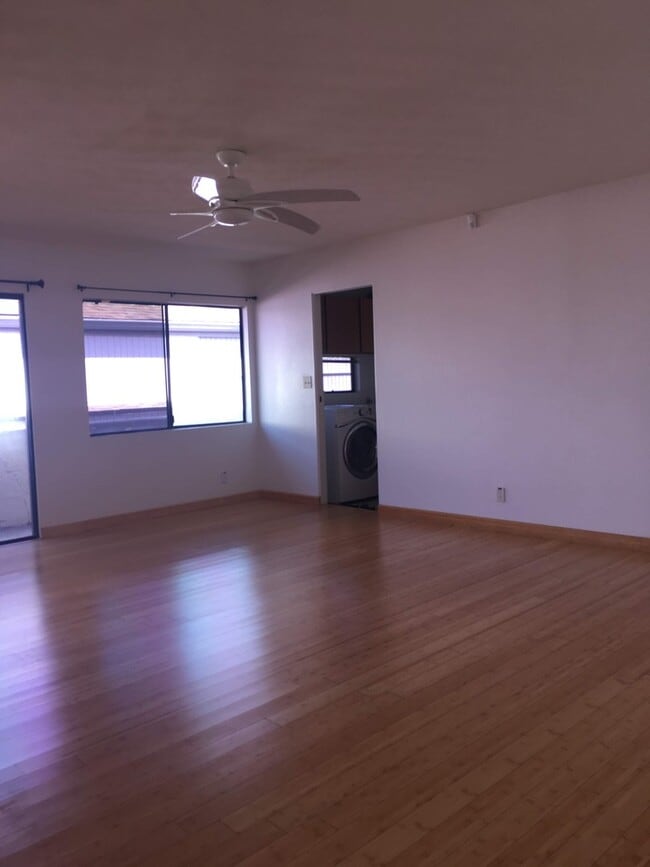 Building Photo - 98-673  KAAHELE STREET