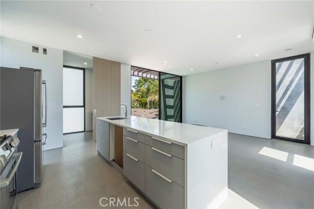 Building Photo - 762 Rosecrans Ave