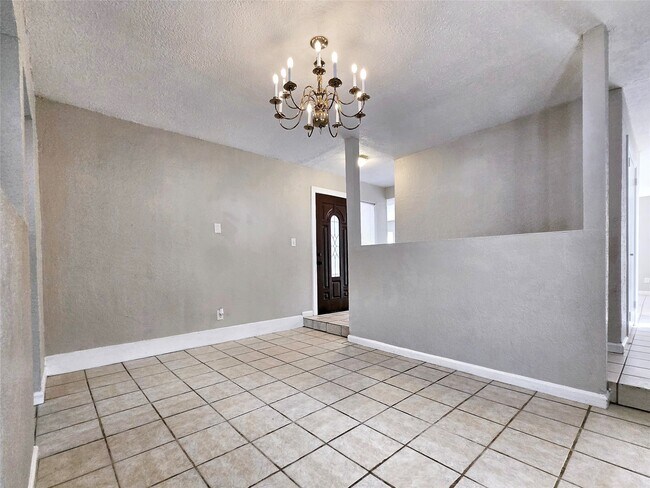 Building Photo - 4429 W Cypress Villas Dr