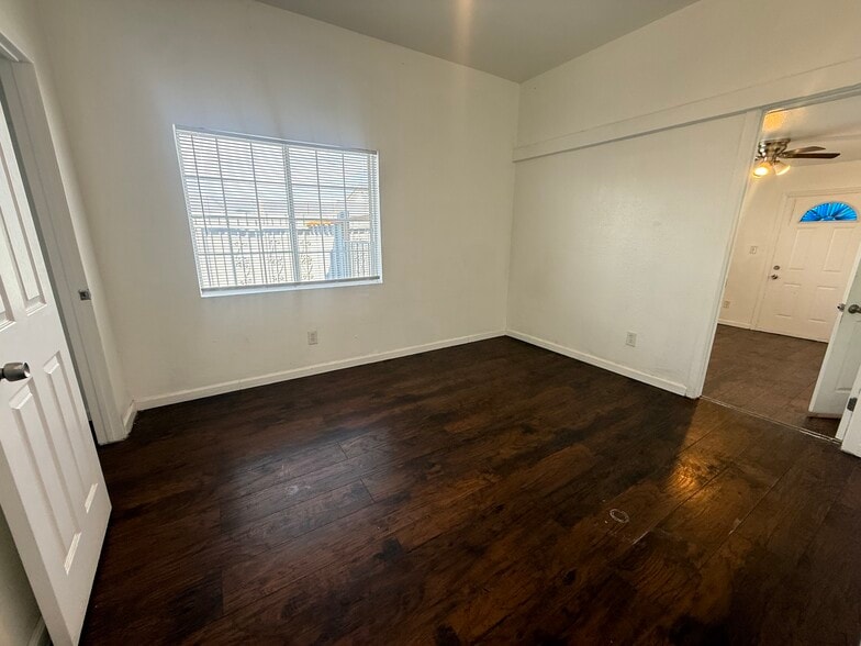 Building Photo - 1341 W 47th St