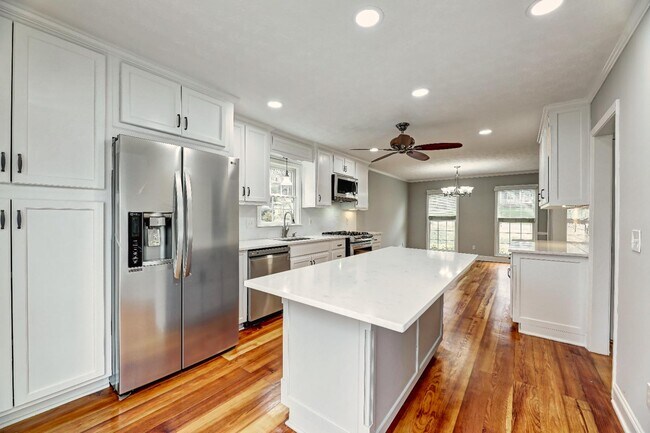 Building Photo - 4843 McPherson Dr NE