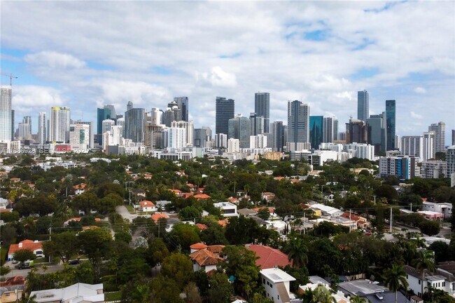 Building Photo - 501 SW 24th Rd