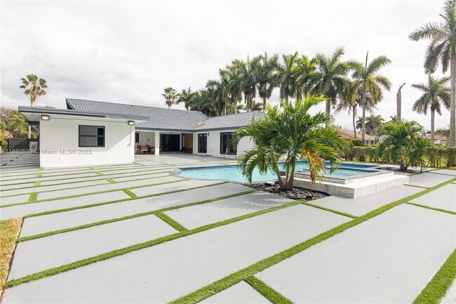 Building Photo - 3850 SW 130th Ave