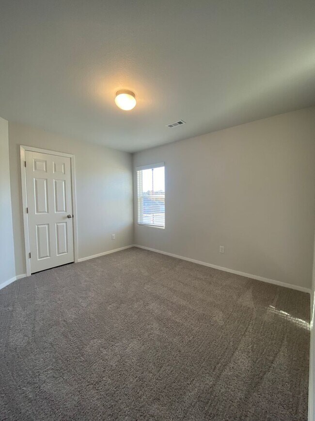 Building Photo - Now Pre-Leasing in Cedar Bluff — Stunning 4-Bed, 2-Bath Home You Don’t Want to Miss!