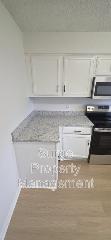 Building Photo - 227 Vista Way