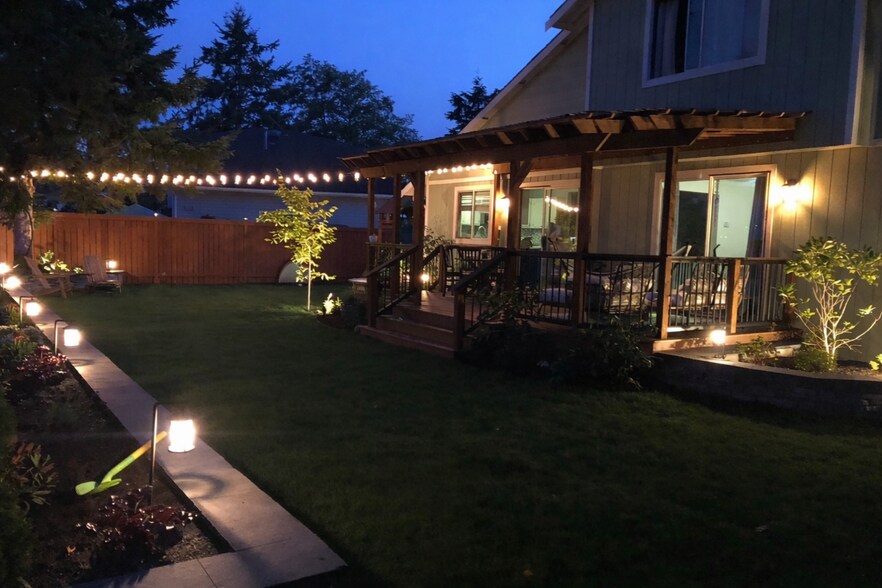 Building Photo - 520 NW Lateen St