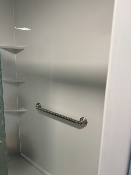 Building Photo - 123 Clearview Ave