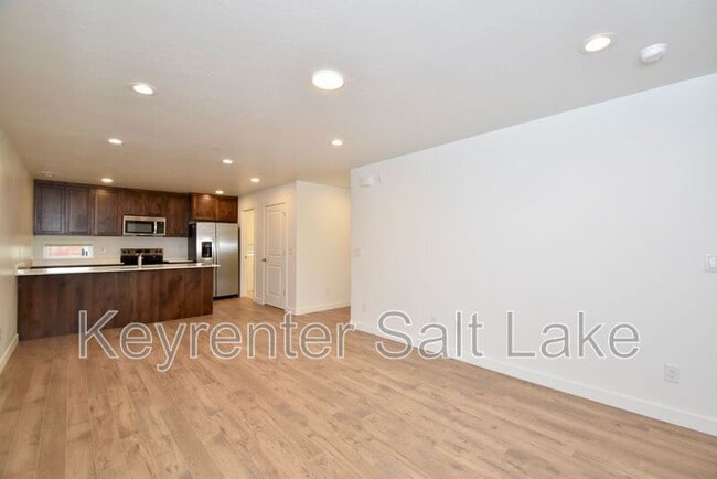 Building Photo - 1590 S 900 W