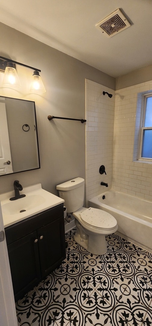 Building Photo - 7556 S Kenwood Ave