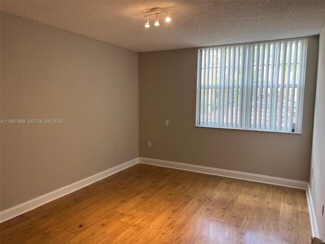 Building Photo - 19701 E Country Club Dr