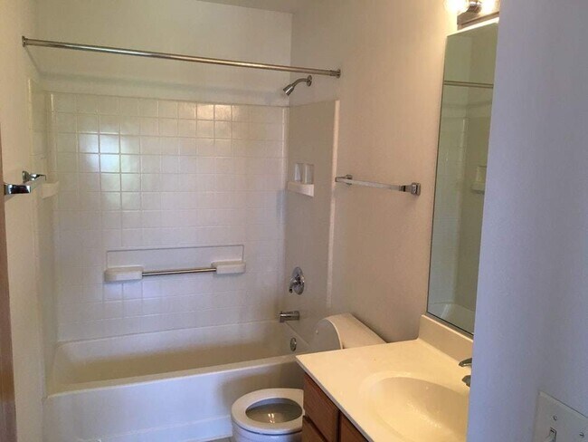 Building Photo - 2623 Discovery Dr