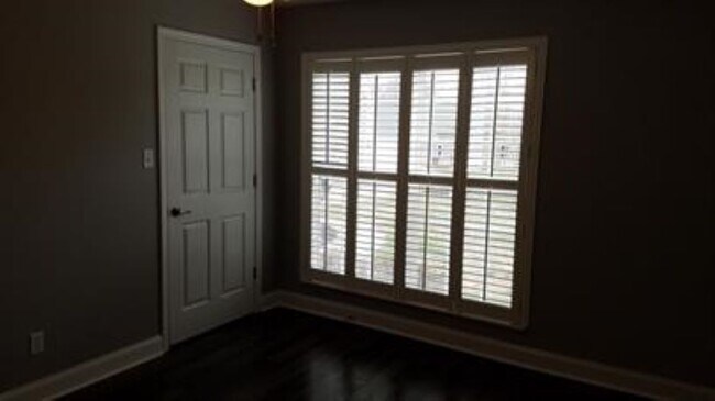 Building Photo - 2108 Cherokee Dr