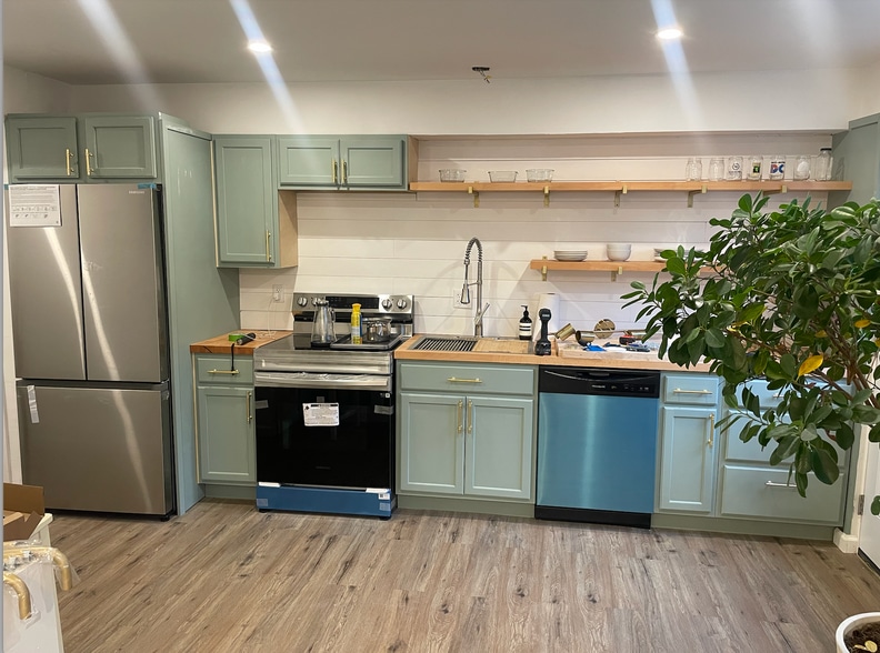 Kitchen - 6010 Riggs Rd