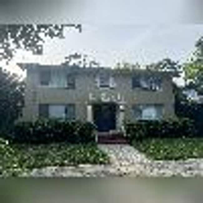 Primary Photo - 3219 Oak St