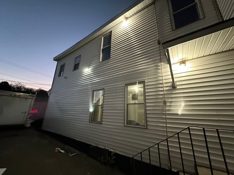 Building Photo - 1310 Willis Ave