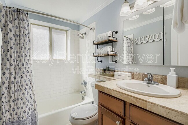 Building Photo - 1327 Steele St