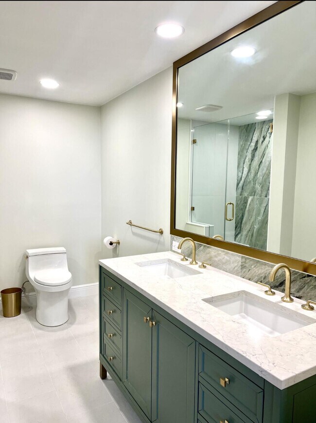 Building Photo - 630 Ocean Dr