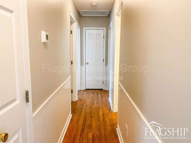 Building Photo - 3638 Highland Dr