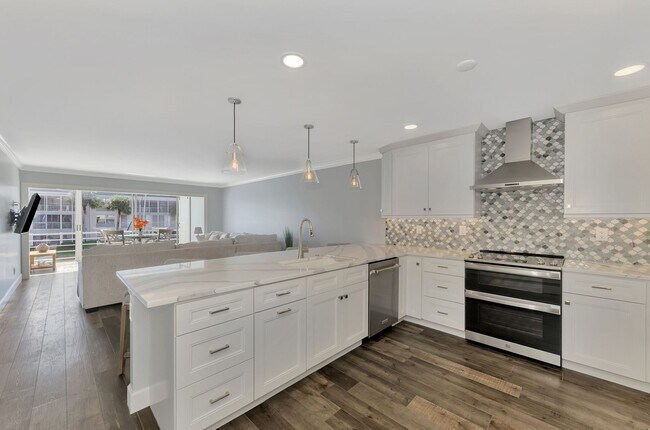 Building Photo - LUXURY LONGBOAT LIVING AT IT’S FINEST! AVA...