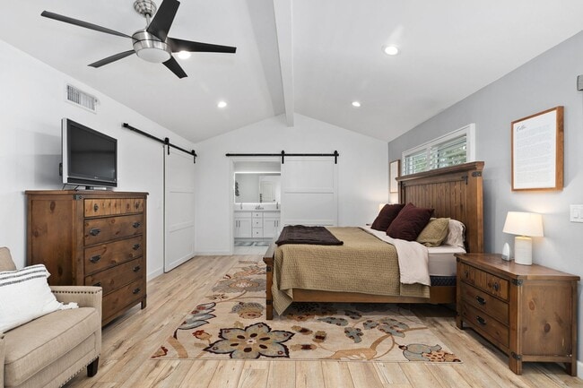 Building Photo - Stunning completely renovated home in Tustin