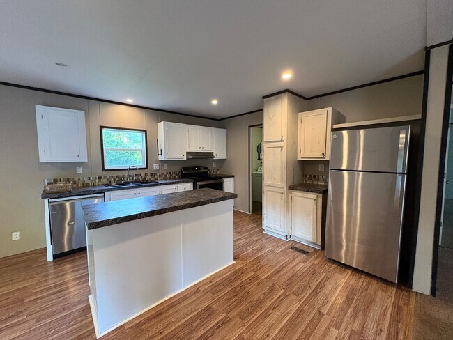 Building Photo - Huge 4 bedroom/2 bathroom double-wide in Peaceful Area of Keithville!